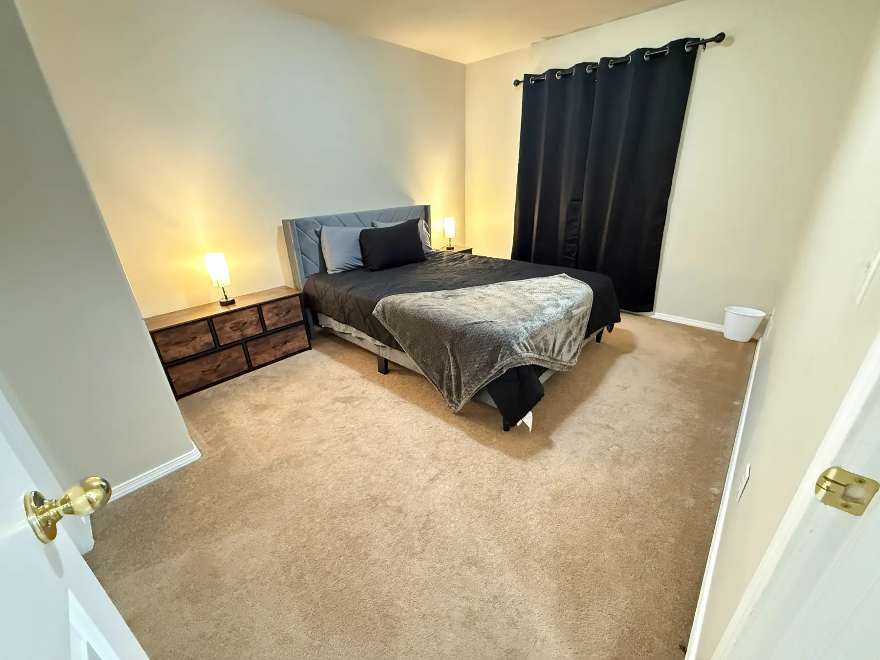 Third queen bedroom at Dora Drive Bright Stay