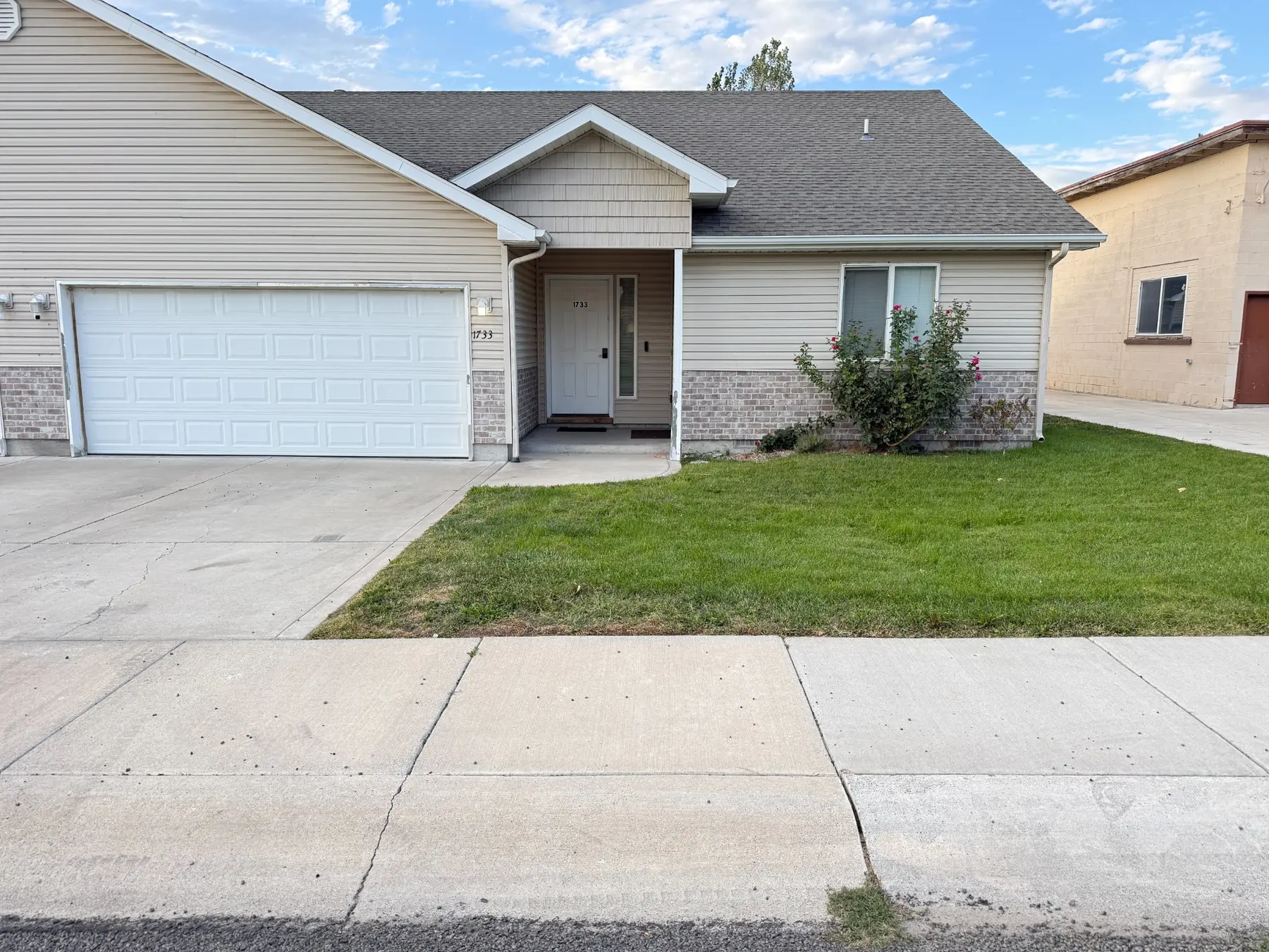 Dora Drive Bright Stay at 1733 Dora Drive