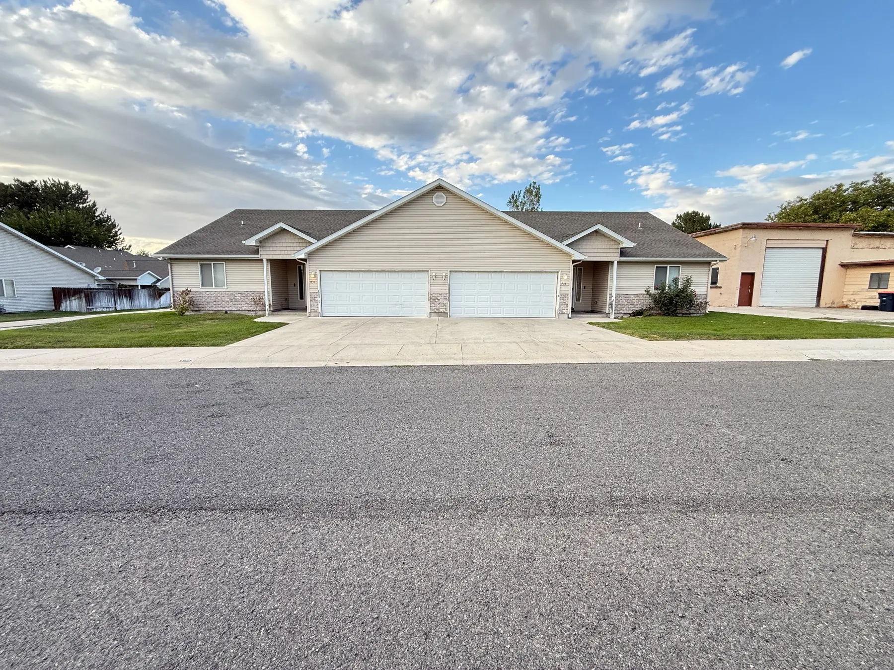 Two neighboring furnished homes at 1731 and 1733 Dora Drive in Twin Falls